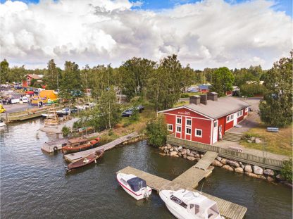 Yhteislaulua virkamiesten tahtiin 18.6. klo 18