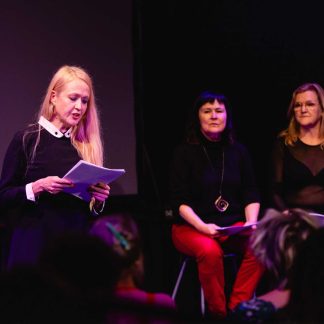 Vanha nainen tanssii - tanssillinen lukudraama | Eumer Sea Cafe 21.8.2026 klo 20.00